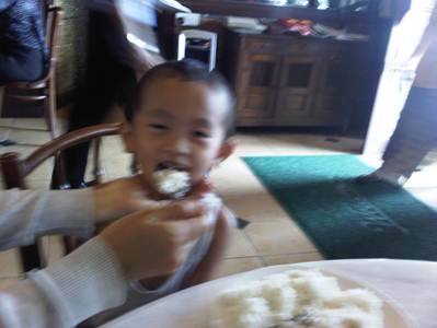 Description: Description: Description: Description: Description: Description: H:\~seraphim (PURE Web)\divinemercy\neighbour\WOM CeciliaLEEAiLeng\Pix\29dec11\LoongLoong-Eats Rice.jpg